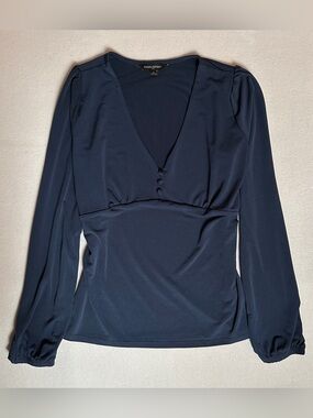💜 Banana Republic Deep Navy V-Neck Long-Sleeve Blouse